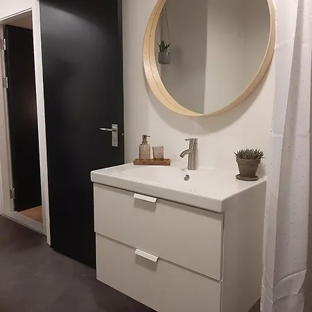 Mini-lejlighed Med Kokken - Deler Bad Og Toilet Med Nabolejlighed 3 Appartamento